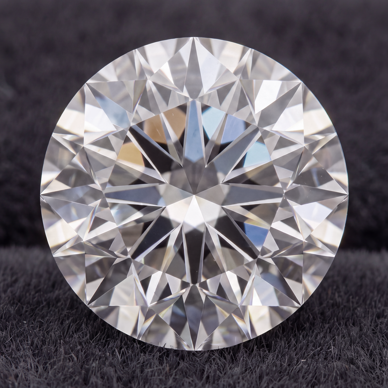 Stone B — round brilliant diamond